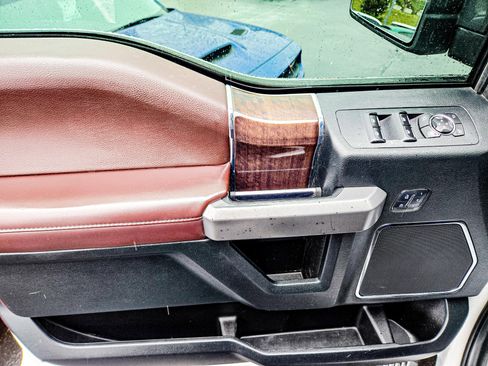 Used 2016 Ford F150 Platinum w/ Equipment Group 701A Luxury image 21