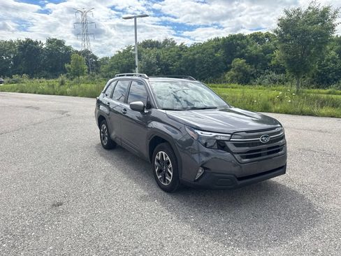Certified 2025 Subaru Forester Premium AWD/4WD image 3