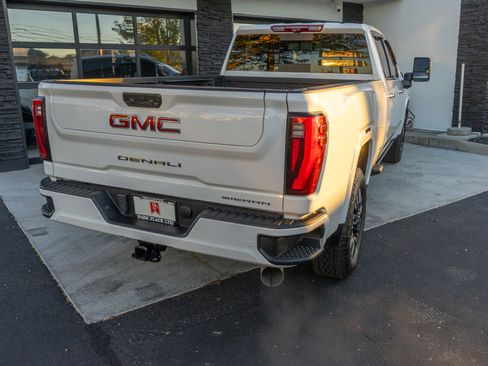 Used 2024 GMC Sierra 3500 Denali w/ Denali Reserve Package image 11
