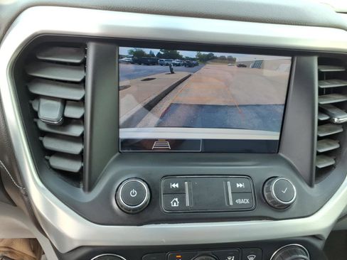 Used 2021 GMC Acadia SLE FWD image 17