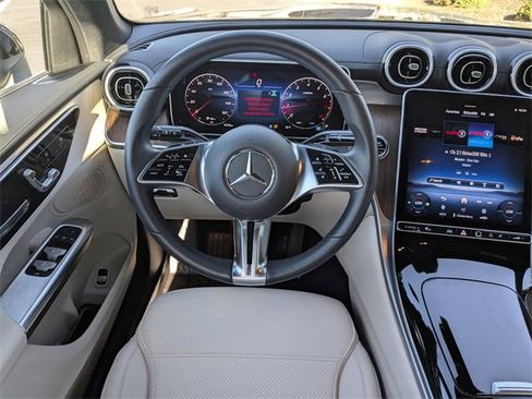 Used 2025 Mercedes-Benz GLC 300 image 17