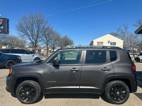Used 2020 Jeep Renegade Latitude w/ Cold Weather Group image 5