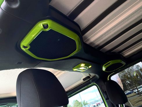 Used 2020 Jeep Wrangler Unlimited Sahara image 28