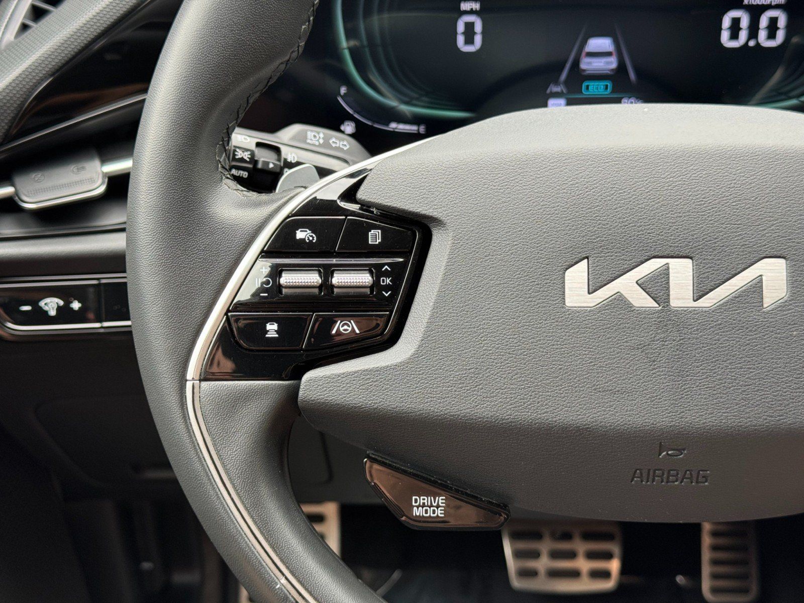 Used 2024 Kia Niro EX Touring FWD image 19