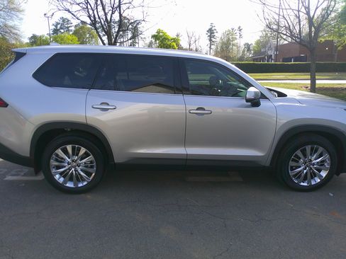 Used 2024 Toyota Grand Highlander Platinum image 13