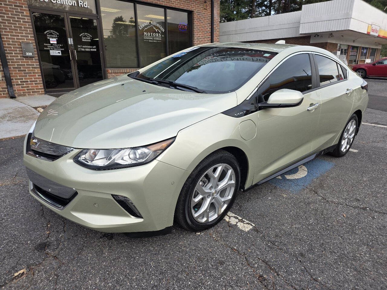 Used 2017 Chevrolet Volt Premier w/ Driver Confidence II Package FWD image 2