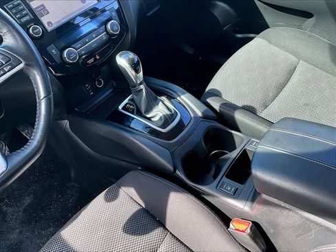 Used 2018 Nissan Rogue Sport SV w/ SV Technology Package image 13