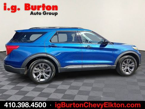 Used 2022 Ford Explorer XLT w/ Equipment Group 202A AWD/4WD image 7