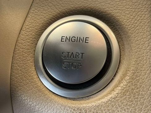 Used 2018 Mercedes-Benz GLC 300 4MATIC image 31
