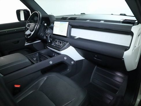 Certified 2022 Land Rover Defender 110 SE AWD/4WD image 38