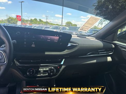 Used 2025 Buick Envista Sport Touring w/ Experience Buick Package FWD image 16