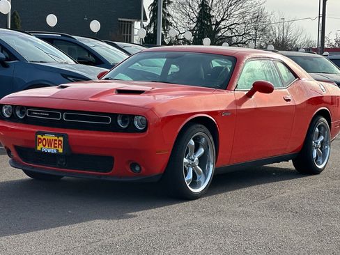 Used 2018 Dodge Challenger SXT Plus image 8