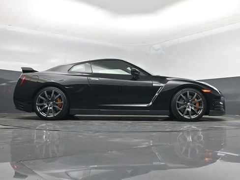 Used 2012 Nissan GT-R Premium image 16