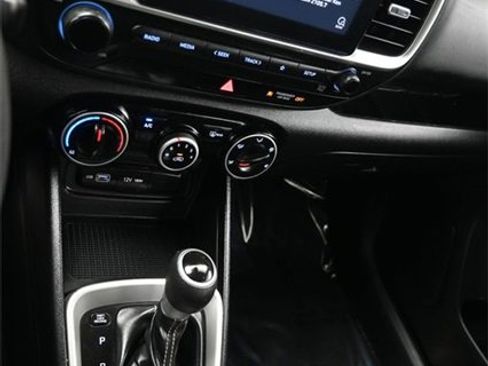 Used 2022 Hyundai Venue SE image 21