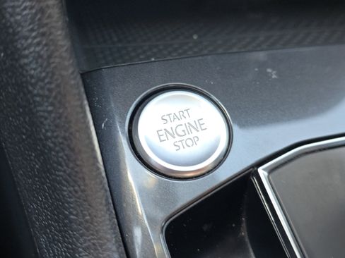 Used 2020 Volkswagen Tiguan SE w/ Panoramic Sunroof Package image 26