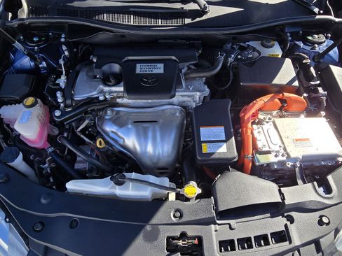 Used 2015 Toyota Camry Hybrid image 10