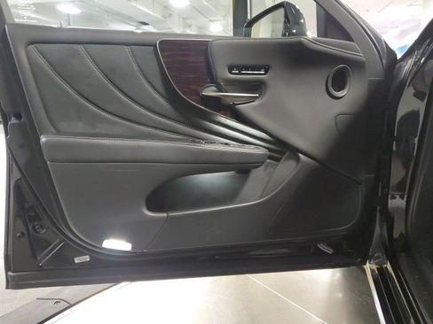 Used 2019 Lexus LS 500h AWD image 12