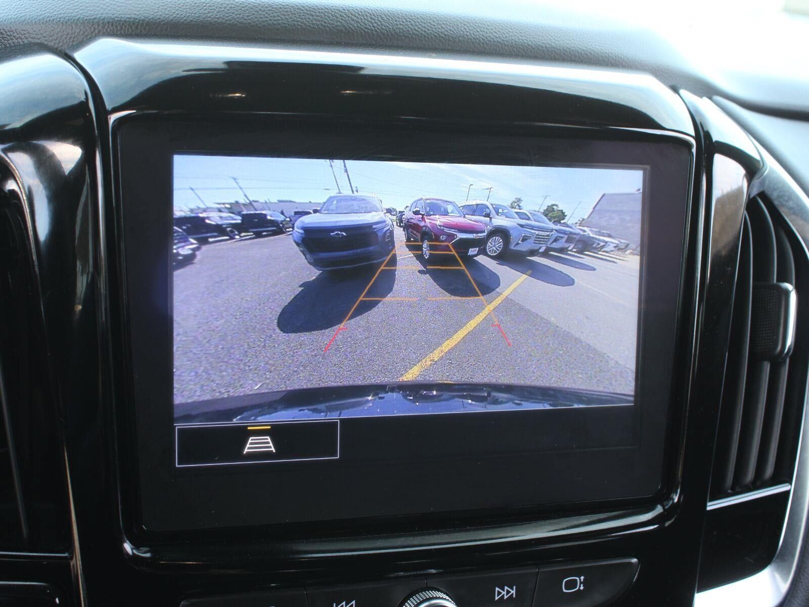 Used 2023 Chevrolet Traverse LT AWD/4WD image 14