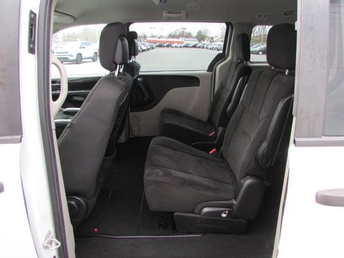 Used 2019 Dodge Grand Caravan SE image 5