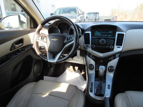 Used 2011 Chevrolet Cruze LT image 8