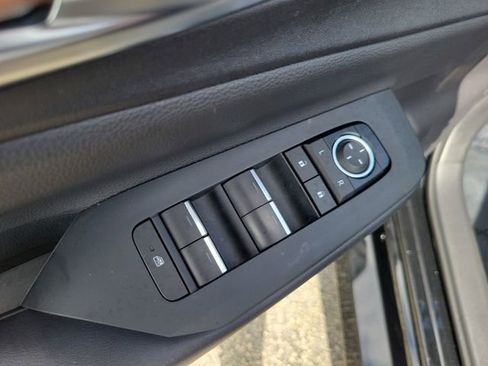 Used 2025 Toyota Prius Plug-In Hybrid image 13