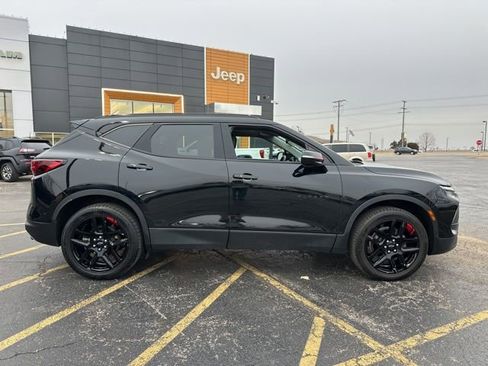 Used 2023 Chevrolet Blazer LT image 3