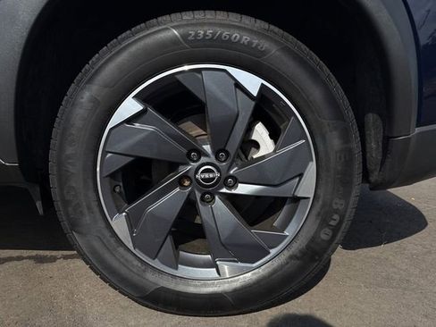 Used 2024 Nissan Rogue SV image 8