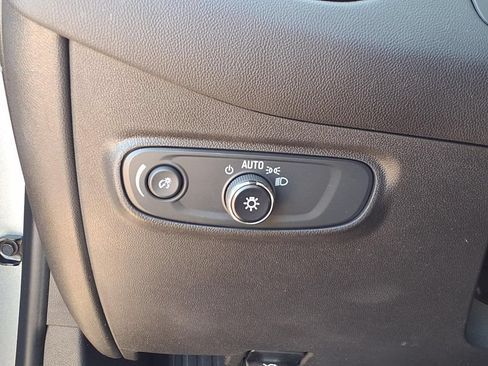 Used 2023 Chevrolet Equinox LT FWD image 22