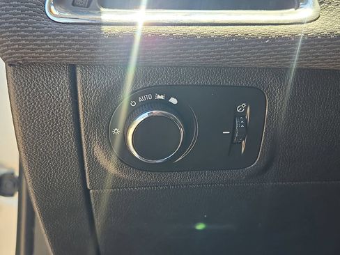 Used 2017 Chevrolet Cruze LS FWD image 12