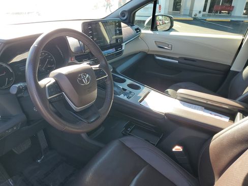 Used 2022 Toyota Sienna Platinum image 20