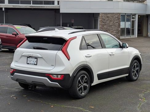 Used 2023 Kia Niro EX image 5