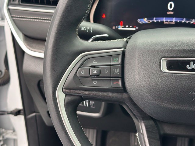 Used 2023 Jeep Grand Cherokee L Limited AWD/4WD image 19