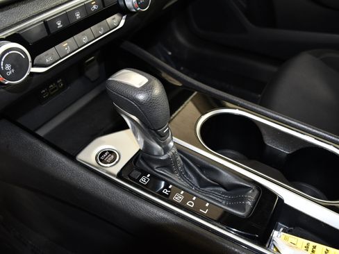 Used 2024 Nissan Altima 2.5 SV FWD image 31