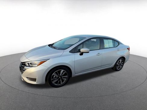 Used 2025 Nissan Versa SV image 8