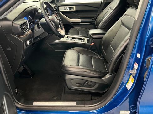 Used 2023 Ford Explorer Limited AWD/4WD image 17