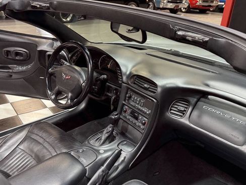 Used 2002 Chevrolet Corvette Convertible w/ Preferred Equipment Group2 image 40