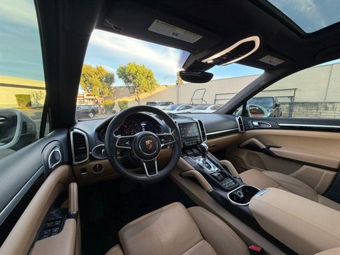 Used 2018 Porsche Cayenne Platinum Edition AWD/4WD image 32