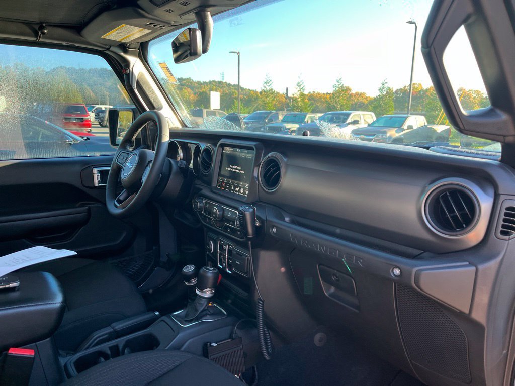 Used 2023 Jeep Wrangler Unlimited Sport AWD/4WD image 10