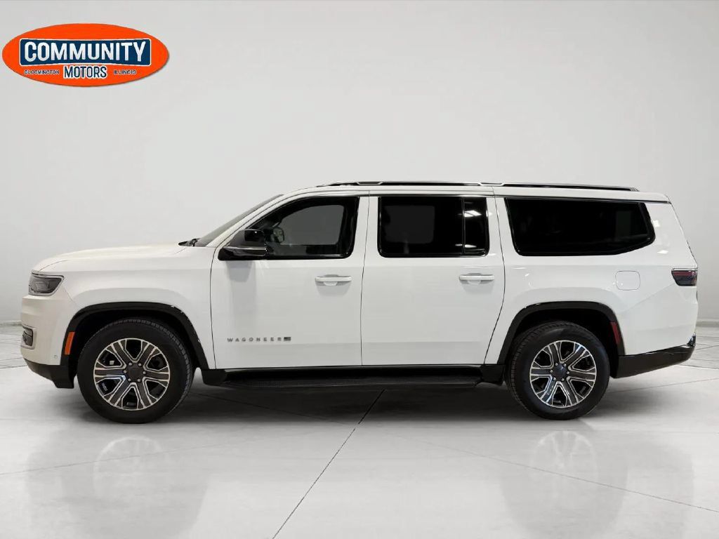 Used 2024 Jeep Wagoneer L Series II w/ Flexible Seating Group AWD/4WD image 3