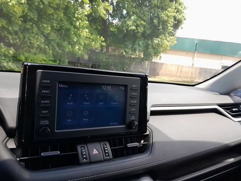 Used 2019 Toyota RAV4 XLE Premium w/ Cold Weather Package AWD/4WD image 24