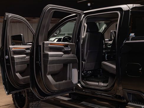 Used 2025 GMC Sierra 3500 Denali w/ Denali Reserve Package image 30