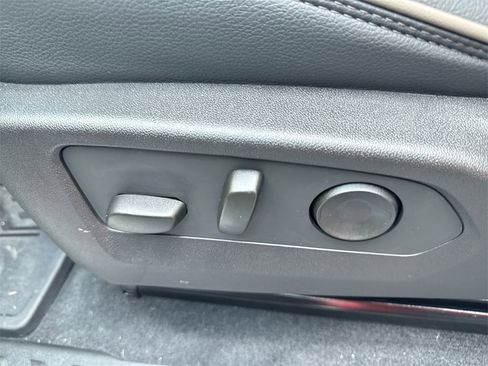 New 2025 GMC Canyon Denali image 18