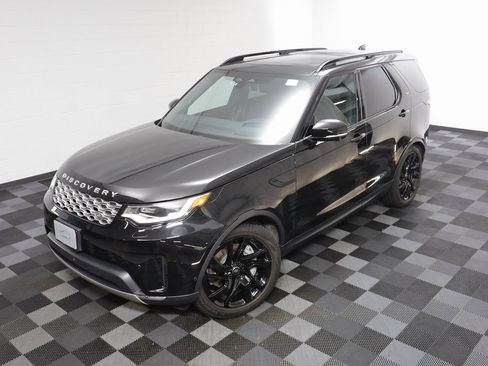 Certified 2025 Land Rover Discovery S image 2