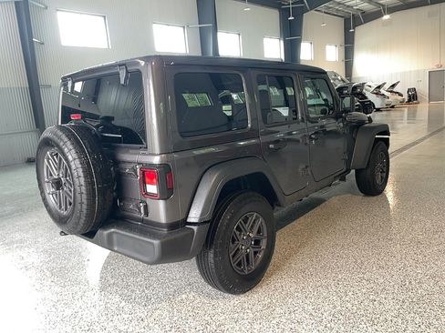 Used 2025 Jeep Wrangler Unlimited Sport AWD/4WD image 9