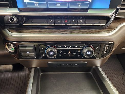 Used 2024 Chevrolet Silverado 3500 LT w/ Convenience Package AWD/4WD image 18