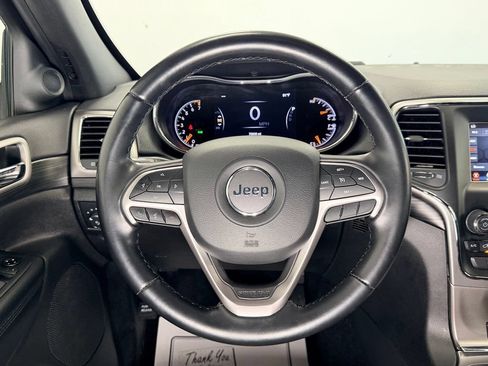 Used 2021 Jeep Grand Cherokee Laredo AWD/4WD image 13
