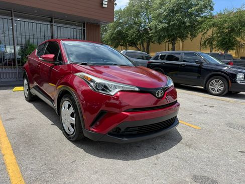 Used 2019 Toyota C-HR LE FWD image 3