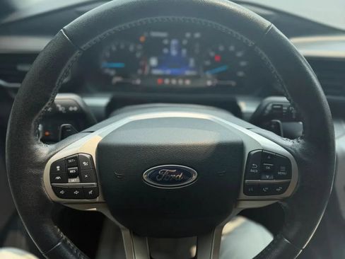 Used 2021 Ford Explorer XLT w/ Equipment Group 202A AWD/4WD image 13