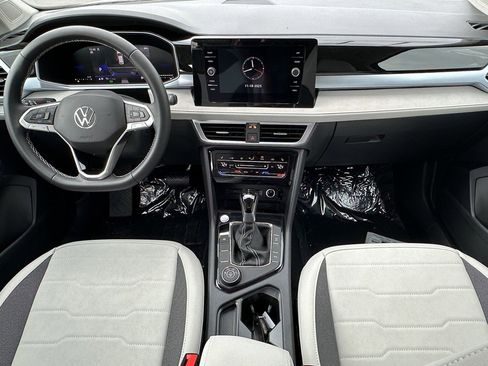 New 2025 Volkswagen Taos SE image 9