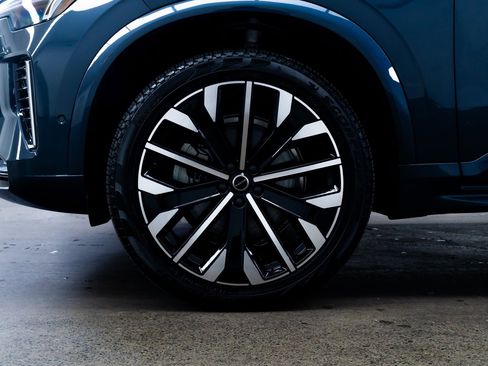 Used 2025 Volvo XC90 B6 Plus image 7